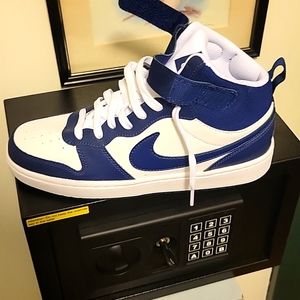 Nike court boroughs 7y